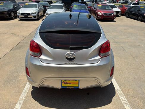 Used 2017 Hyundai Veloster Value Edition FWD image 6