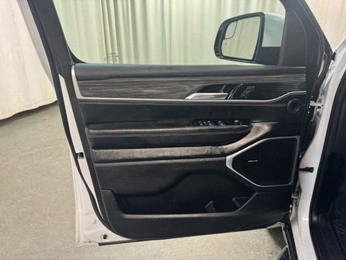 Used 2022 Jeep Wagoneer Series II image 11