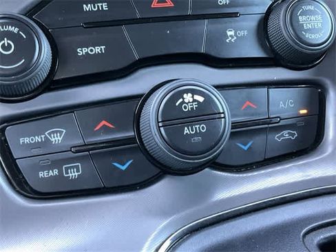 Used 2022 Dodge Challenger SXT image 20