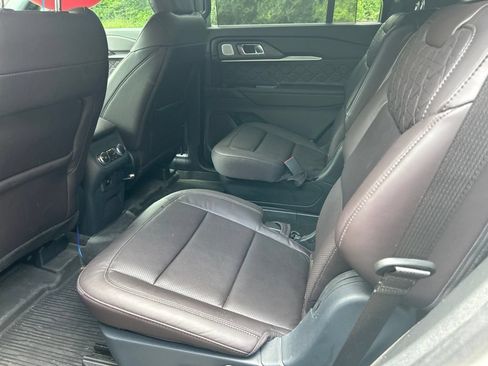 Used 2025 Ford Explorer Platinum w/ Ultimate Package AWD/4WD image 9