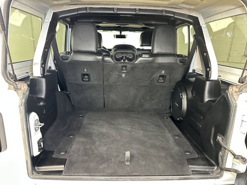Used 2019 Jeep Wrangler Unlimited Sahara w/ Uconnect 4C Nav & Sound Group AWD/4WD image 16