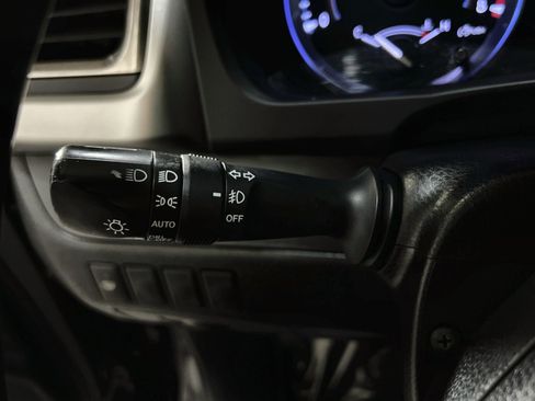 Used 2019 Toyota Highlander XLE AWD/4WD image 21