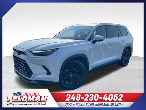 Used 2025 Toyota Grand Highlander AWD image 1