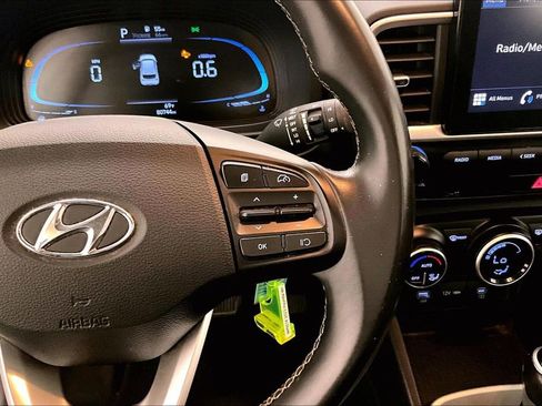 Used 2023 Hyundai Venue SEL FWD image 12