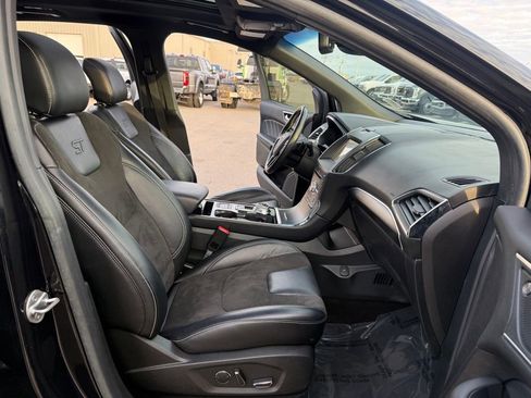 Used 2019 Ford Edge ST w/ Equipment Group 401A image 18