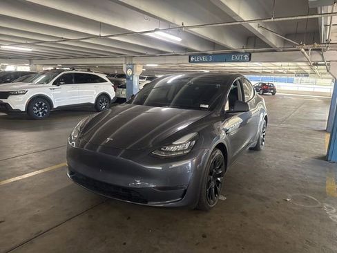 Used 2023 Tesla Model Y Long Range AWD/4WD image 2