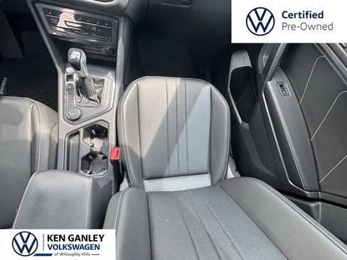Used 2022 Volkswagen Tiguan SE w/ Panoramic Sunroof Package AWD/4WD image 15