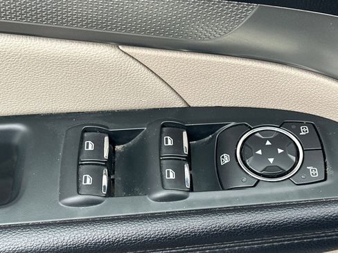 Used 2018 Ford Explorer XLT FWD image 11