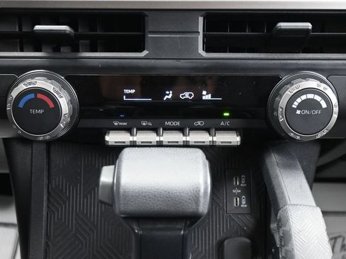Used 2025 Toyota 4Runner SR5 AWD/4WD image 19