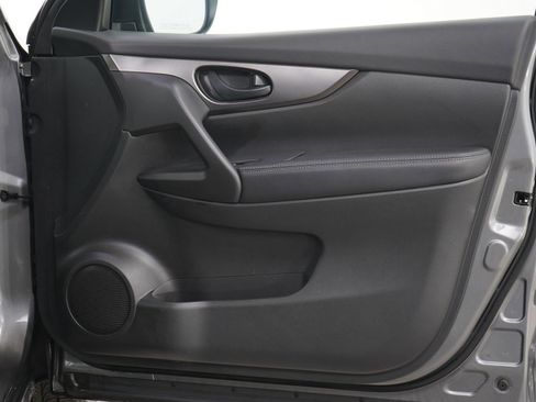 Used 2019 Nissan Rogue Sport S image 9