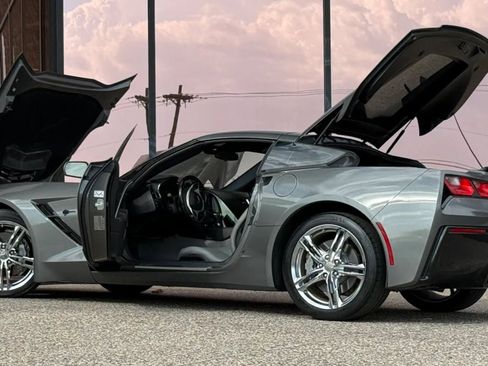 Used 2016 Chevrolet Corvette Stingray Coupe w/ Carbon Flash Badge Package RWD image 29