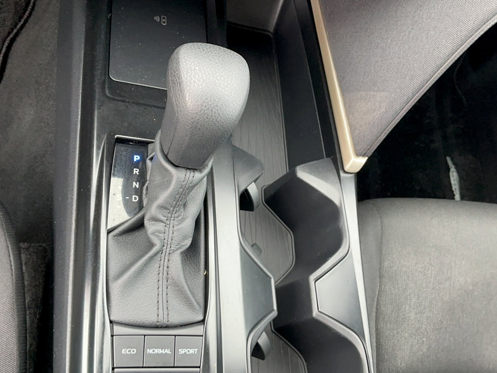 Used 2025 Toyota Camry LE FWD image 18