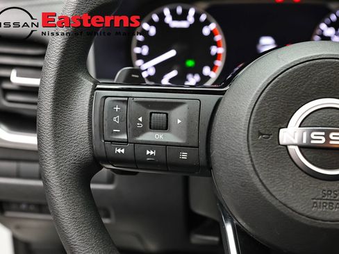 Used 2023 Nissan Rogue SV AWD/4WD image 15
