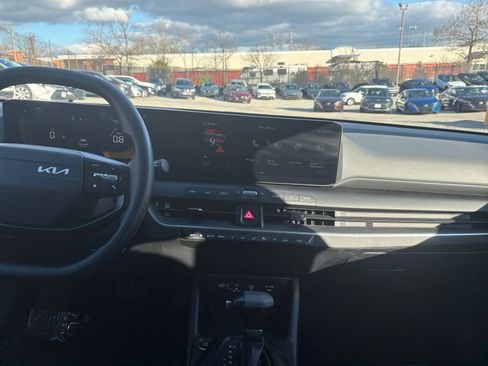 Used 2025 Kia K4 LXS image 17