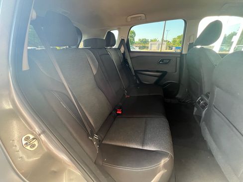 Used 2021 Nissan Rogue S FWD image 17