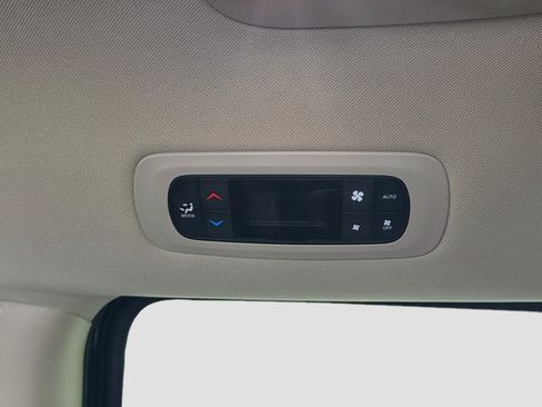 Used 2024 Chrysler Pacifica Touring-L FWD image 25