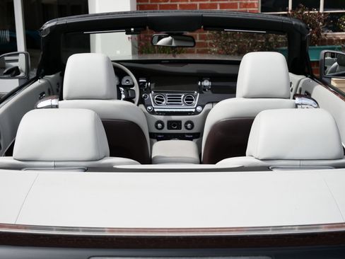 Certified 2019 Rolls-Royce Dawn RWD image 22