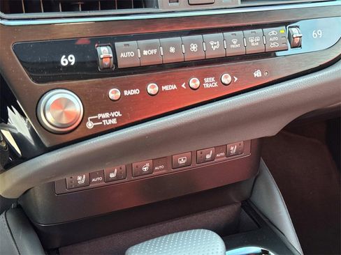 Used 2024 Lexus ES 300h F Sport image 28