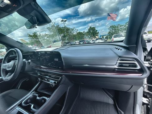 Used 2024 Chevrolet Traverse Z71 w/ Enhanced Driving Package AWD/4WD image 29