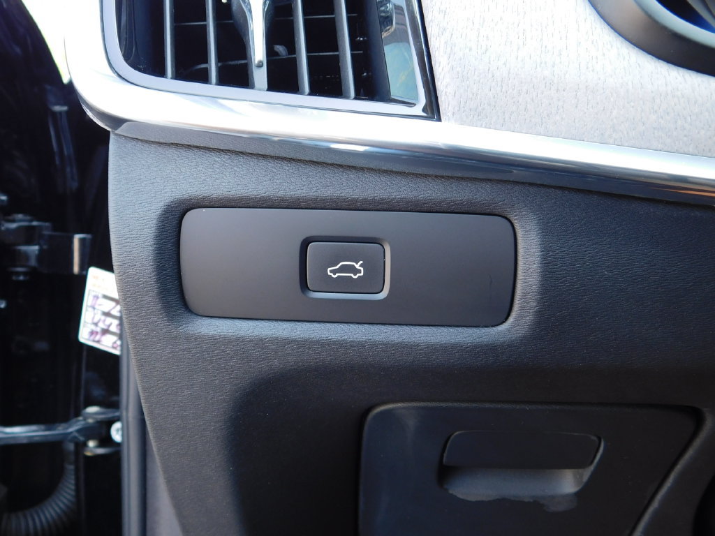 Used 2023 Volvo S90 B6 Plus AWD/4WD image 28