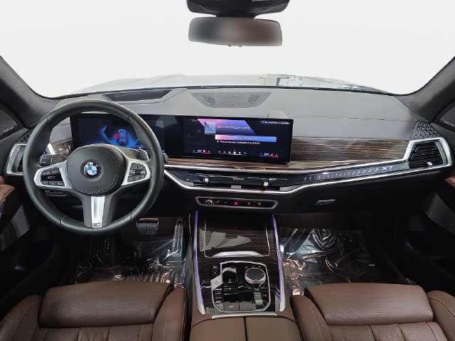 Certified 2025 BMW X7 xDrive40i w/ M Sport Package AWD/4WD image 9