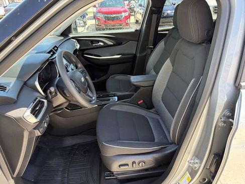 Used 2023 Chevrolet TrailBlazer LT FWD image 13