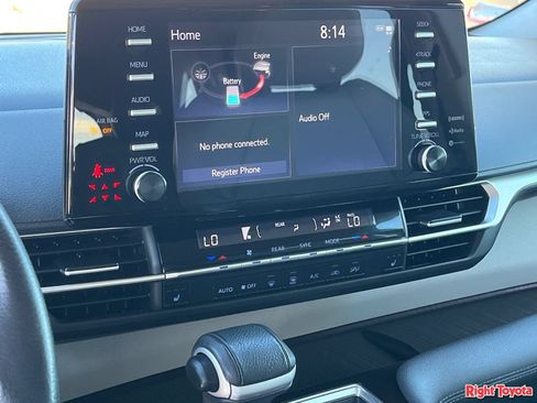 Certified 2024 Toyota Sienna XLE FWD image 28