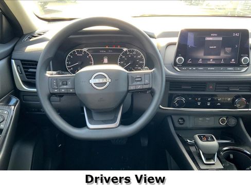 Used 2025 Nissan Rogue S image 4