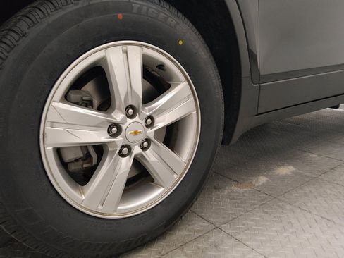 Used 2019 Chevrolet Trax LT w/ LT Convenience Package FWD image 31
