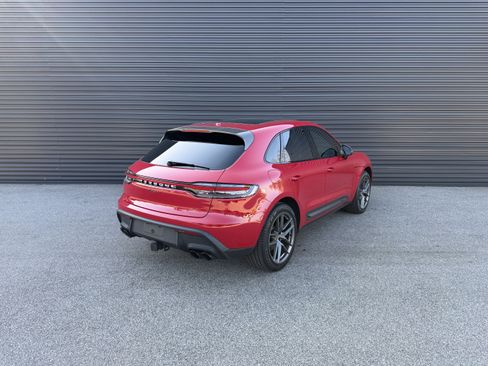Certified 2025 Porsche Macan image 9