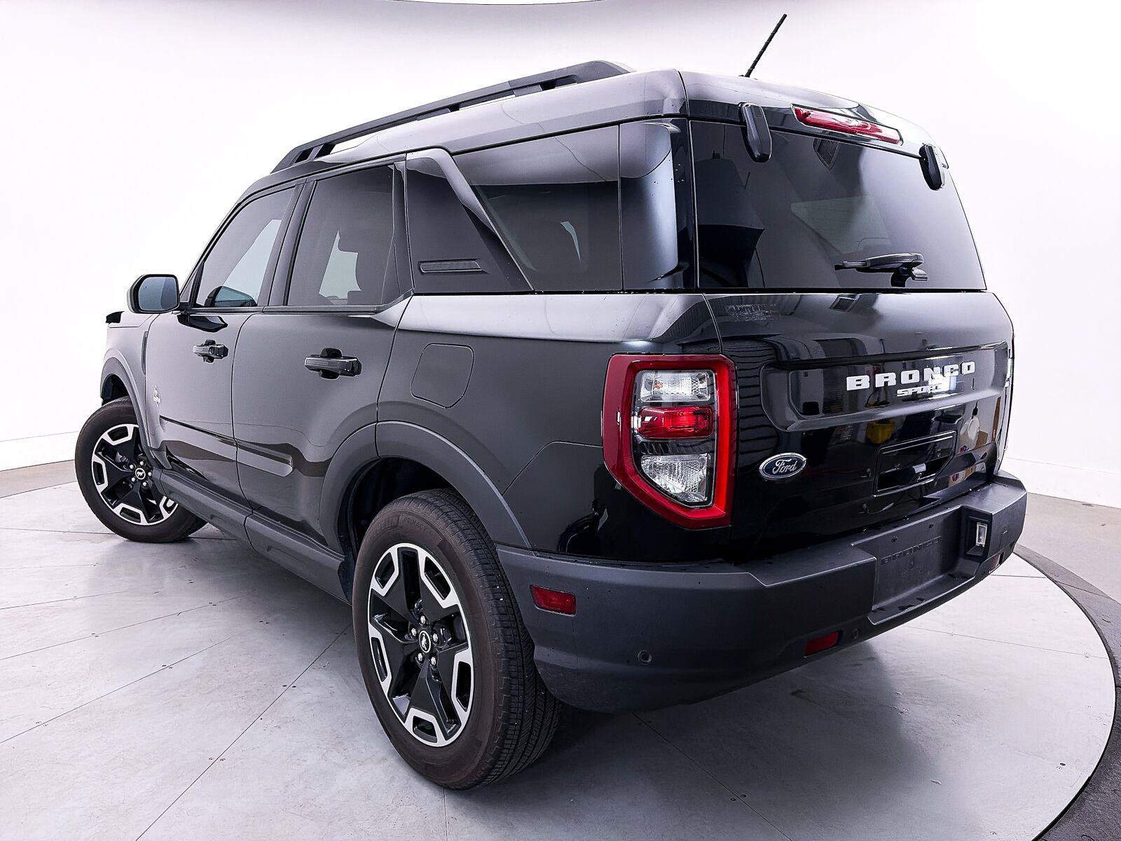 Used 2024 Ford Bronco Sport Outer Banks w/ Tech Package AWD/4WD image 2