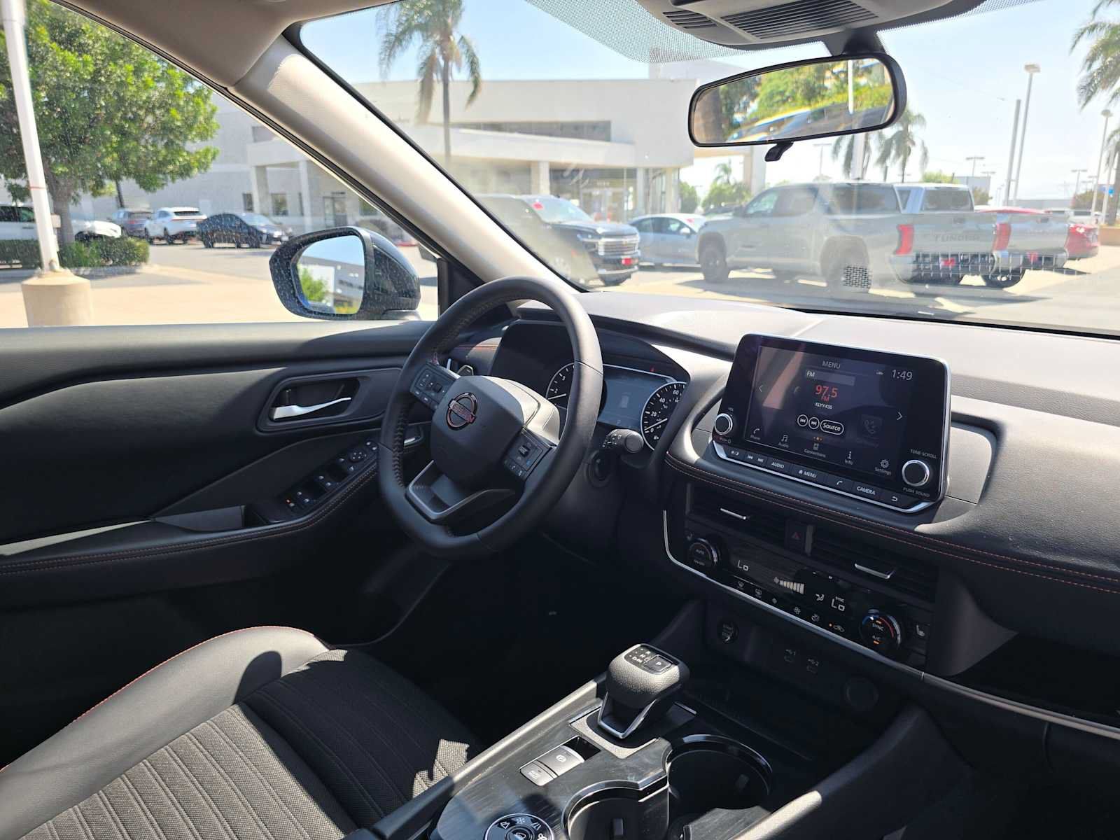 Used 2025 Nissan Rogue SV AWD/4WD image 11