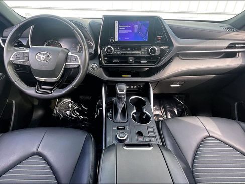 Used 2023 Toyota Highlander XSE AWD/4WD image 19