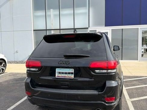Used 2019 Jeep Grand Cherokee Altitude AWD/4WD image 4