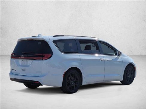 Used 2022 Chrysler Pacifica Touring-L w/ S Appearance Package image 5