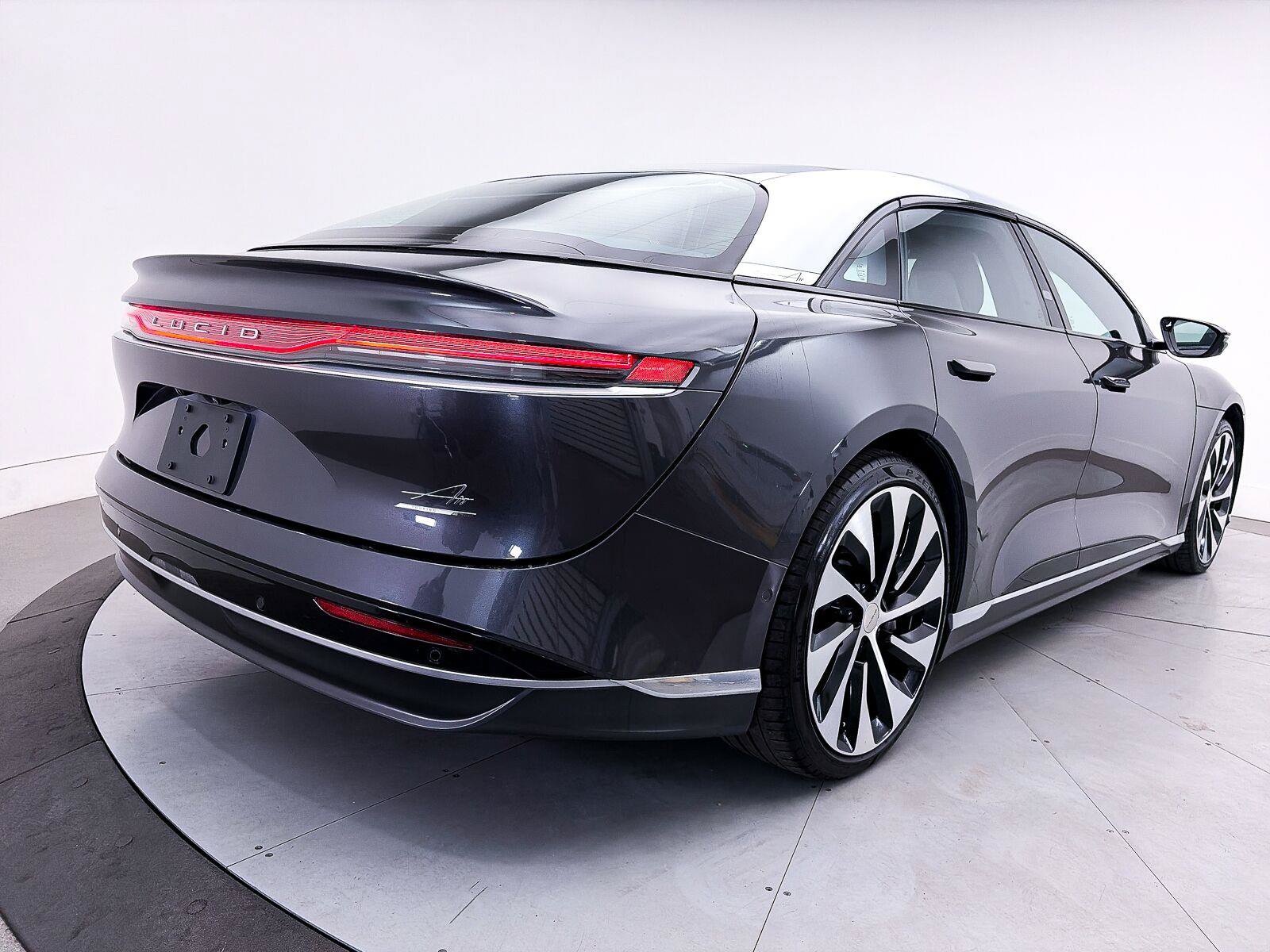 Used 2023 Lucid Air Touring AWD/4WD image 16