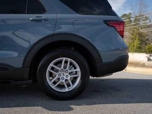 New 2026 Ford Explorer Active w/ Active Comfort Package image 6