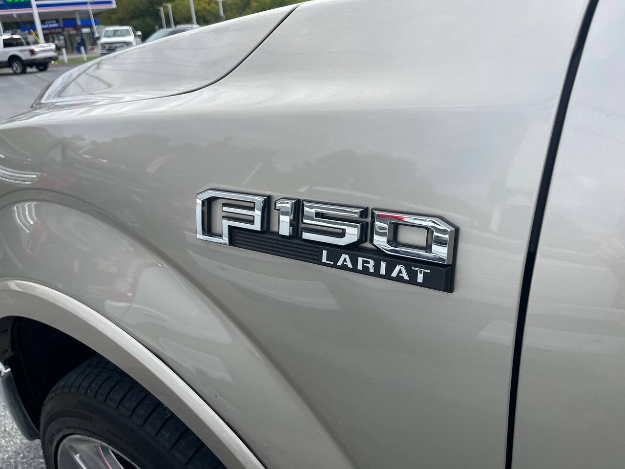 Used 2017 Ford F150 Lariat w/ Equipment Group 502A Luxury AWD/4WD image 15