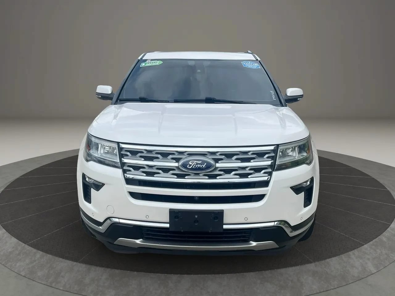 Used 2018 Ford Explorer Limited w/ Equipment Group 301A AWD/4WD image 2