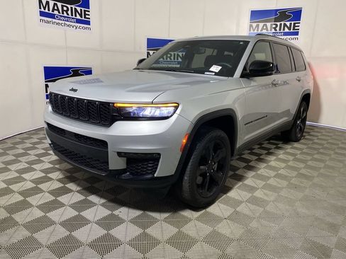 Used 2024 Jeep Grand Cherokee L Limited w/ Black Appearance Package RWD image 14