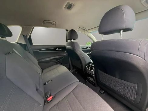 Used 2018 Kia Sorento FWD image 13