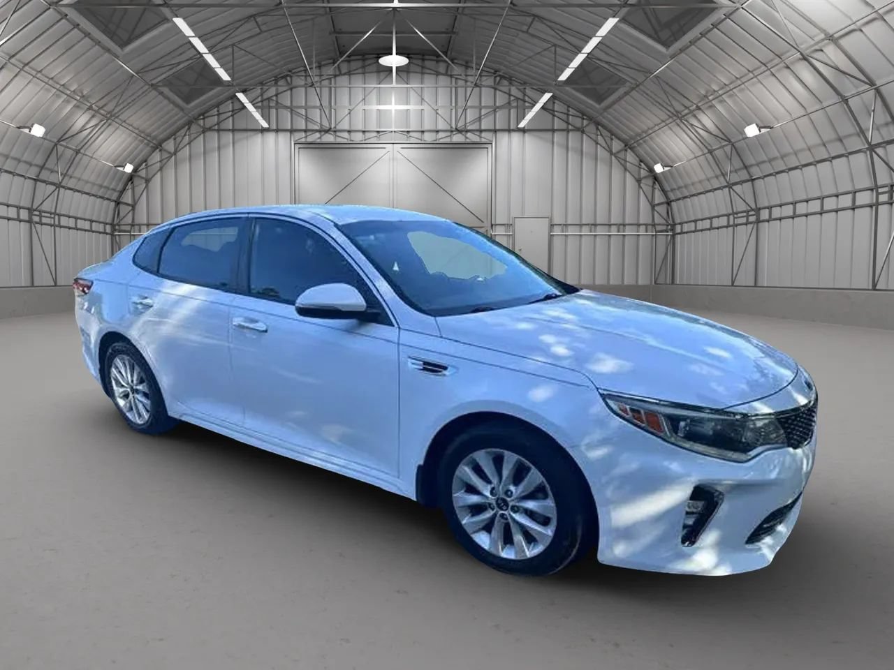 Used 2018 Kia Optima S FWD image 2