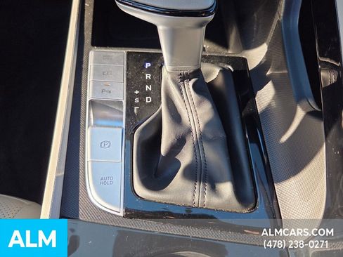 Used 2024 Hyundai Elantra Limited image 21