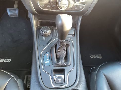 Used 2019 Jeep Cherokee Latitude Plus w/ Comfort/Convenience Group image 19