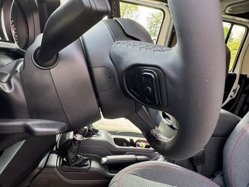 Used 2025 Jeep Gladiator Rubicon w/ Safety Group image 13