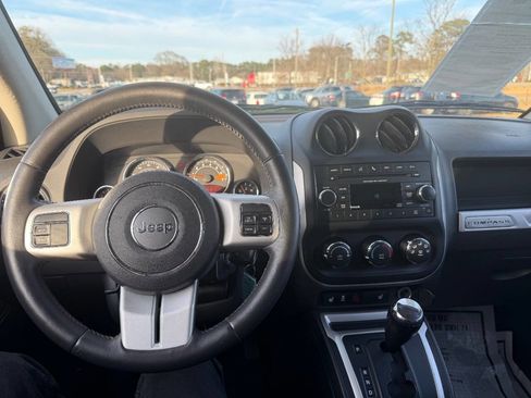 Used 2017 Jeep Compass Latitude image 20