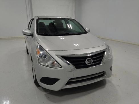 Used 2019 Nissan Versa SV FWD image 14