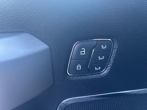 Used 2020 Ford F250 Lariat w/ Chrome Package image 28