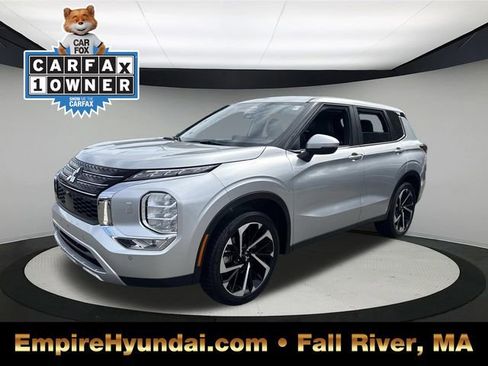 Used 2024 Mitsubishi Outlander SE Black Edition image 1