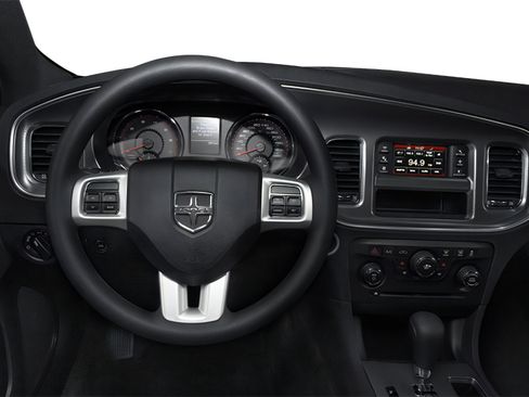 Used 2013 Dodge Charger SE image 4